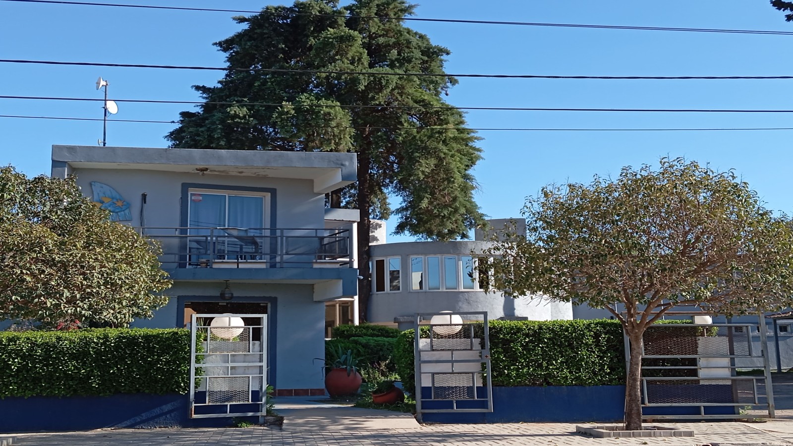 Edificio Comuna Villa Parque Siquiman - Frente