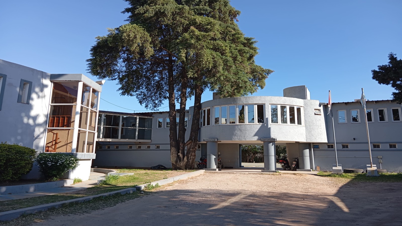 Edificio Comuna Villa Parque Siquiman - Lateral