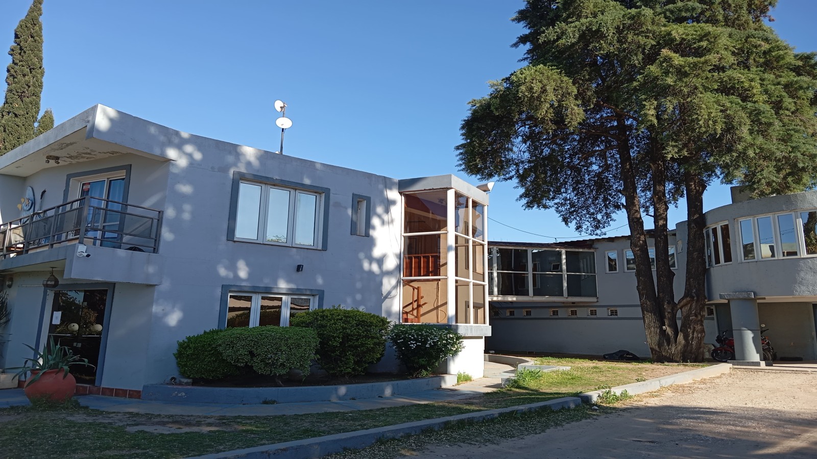 Edificio Comuna Villa Parque Siquiman - Lateral 02